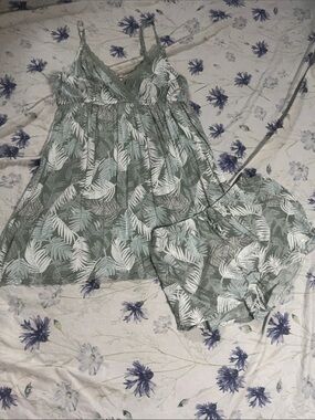 La Vie En Rose Sage Green Leaf Print Sleep Set Camisole & Shorts L/M Like New
